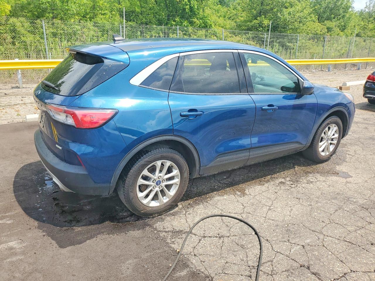 2020 Ford Escape Se - Фото 3