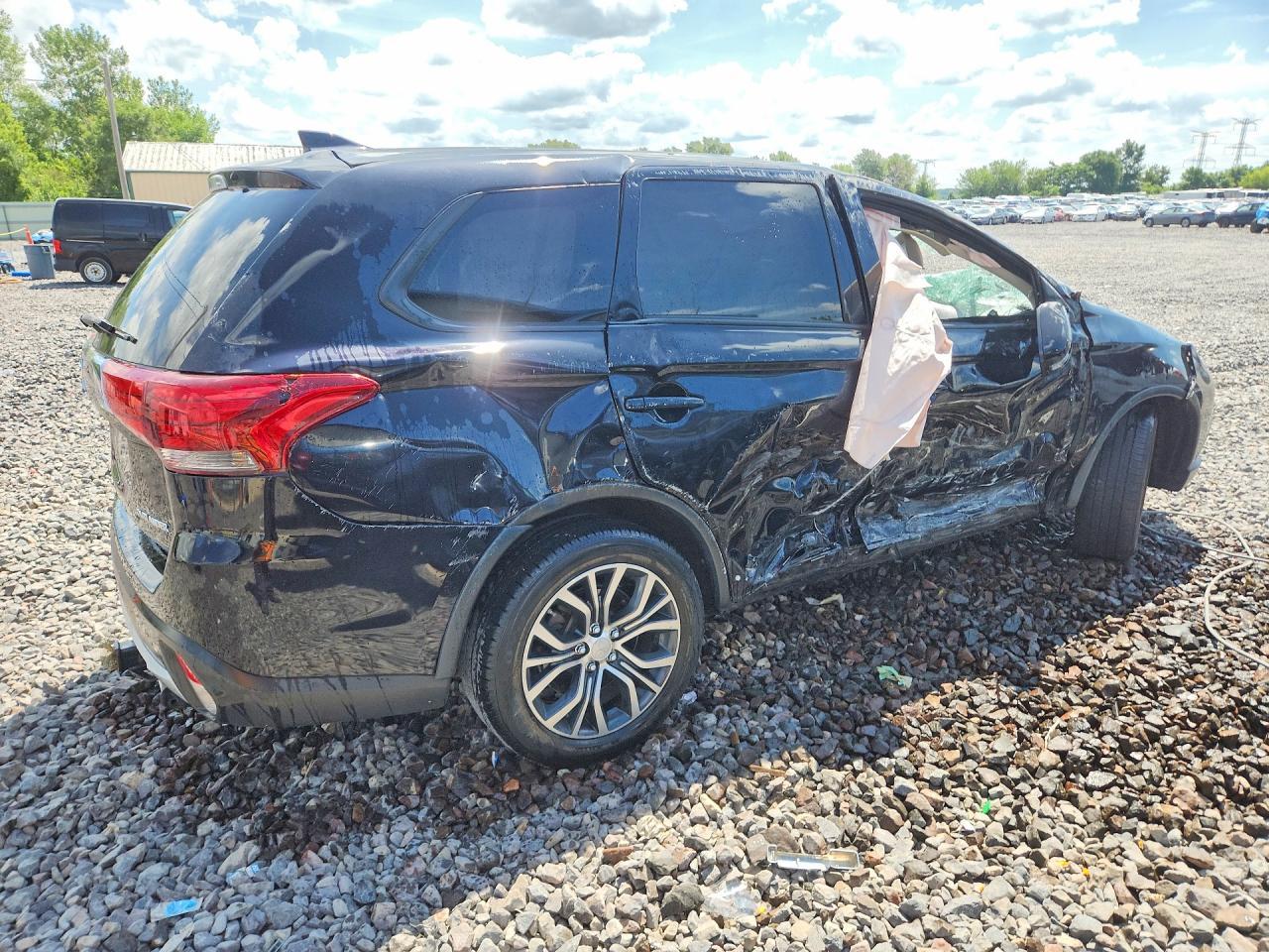 2017 Mitsubishi Outlander Se - Фото 3