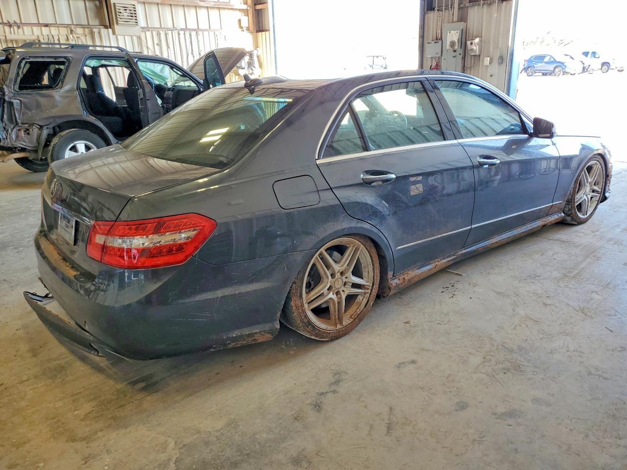 2011 Mercedes-Benz E 550 - Фото 3