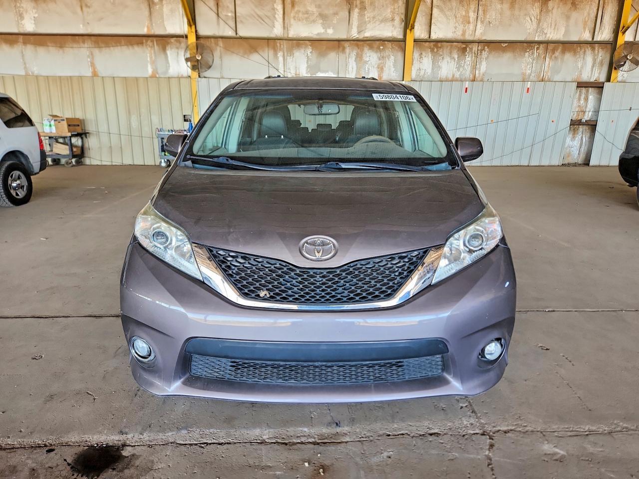2013 Toyota Sienna Sport - Фото 5
