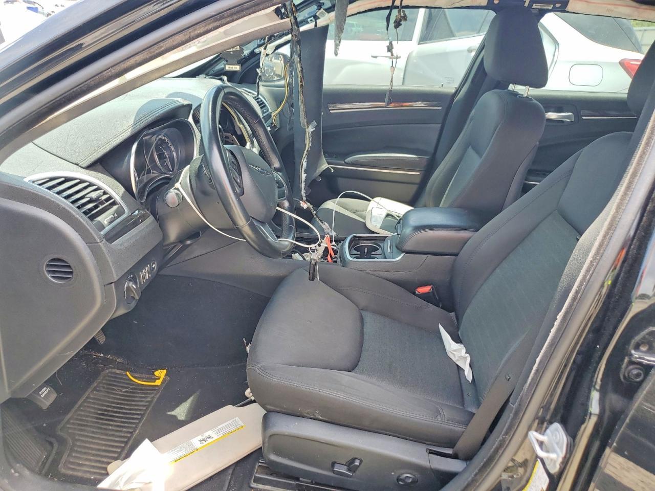 2019 Chrysler 300 Touring - Фото 7