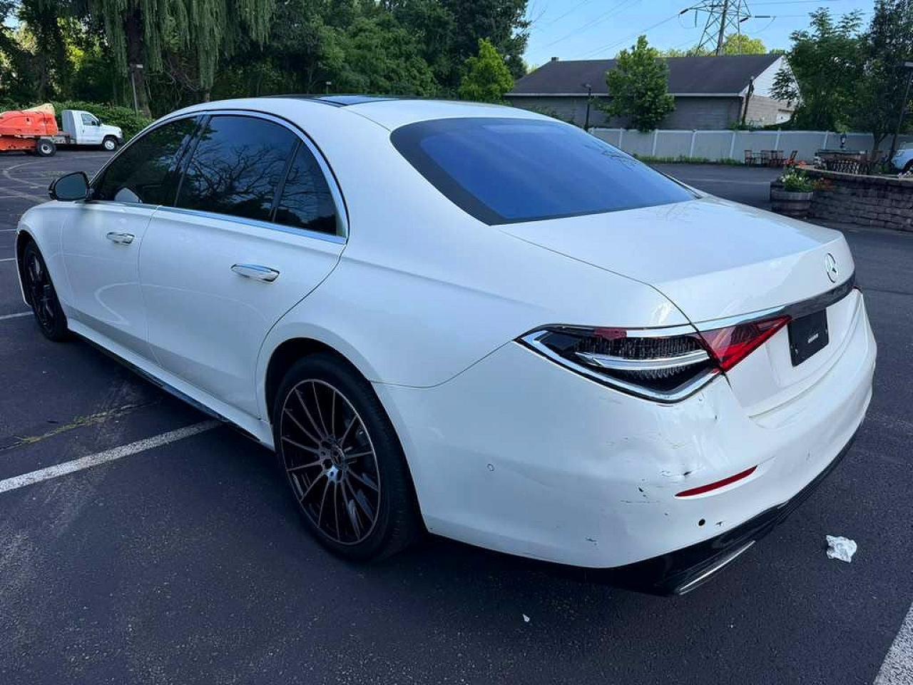 2022 Mercedes-Benz S 580 4Matic - Image 2