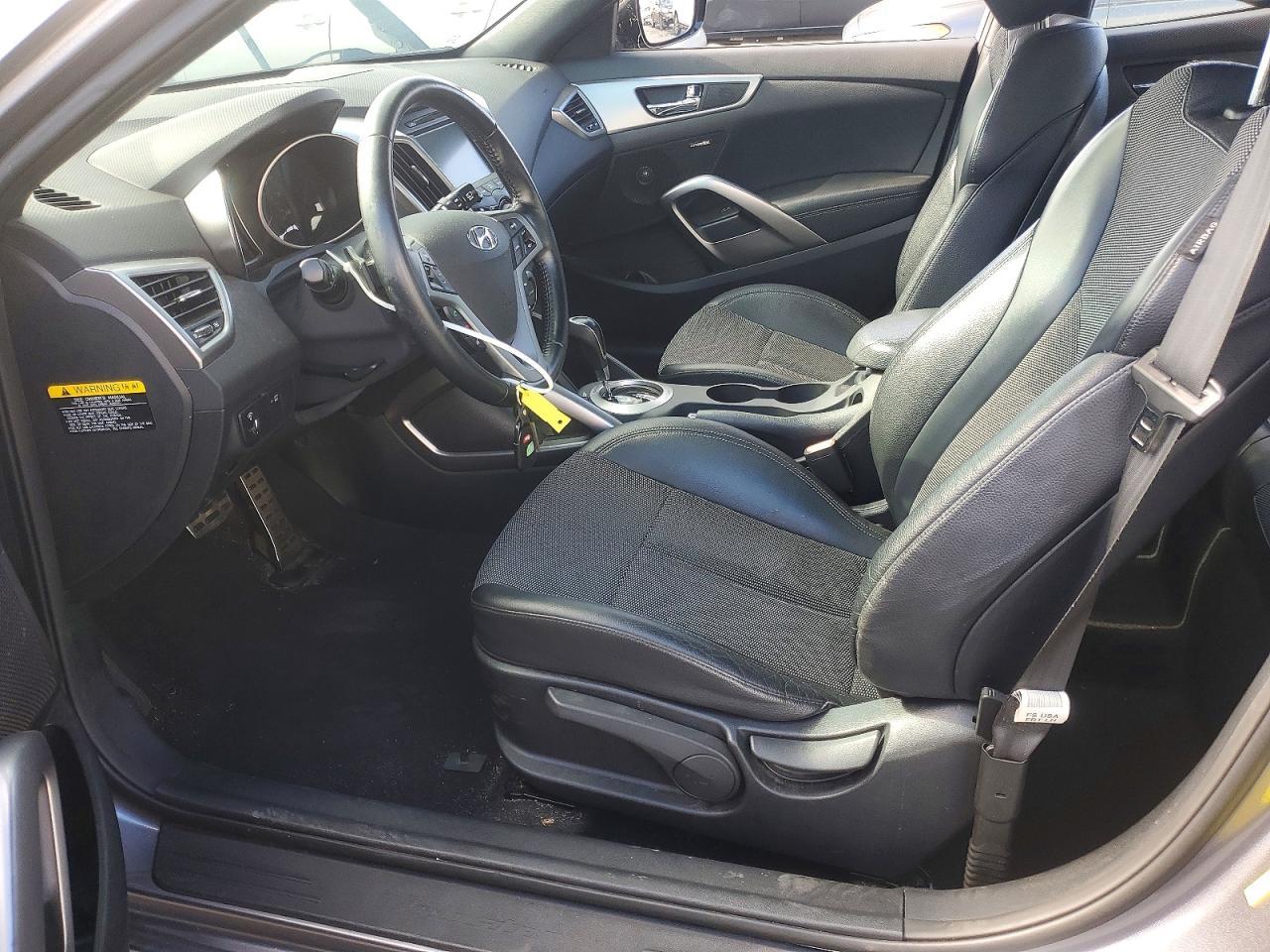 2016 Hyundai Veloster Base - Image 7