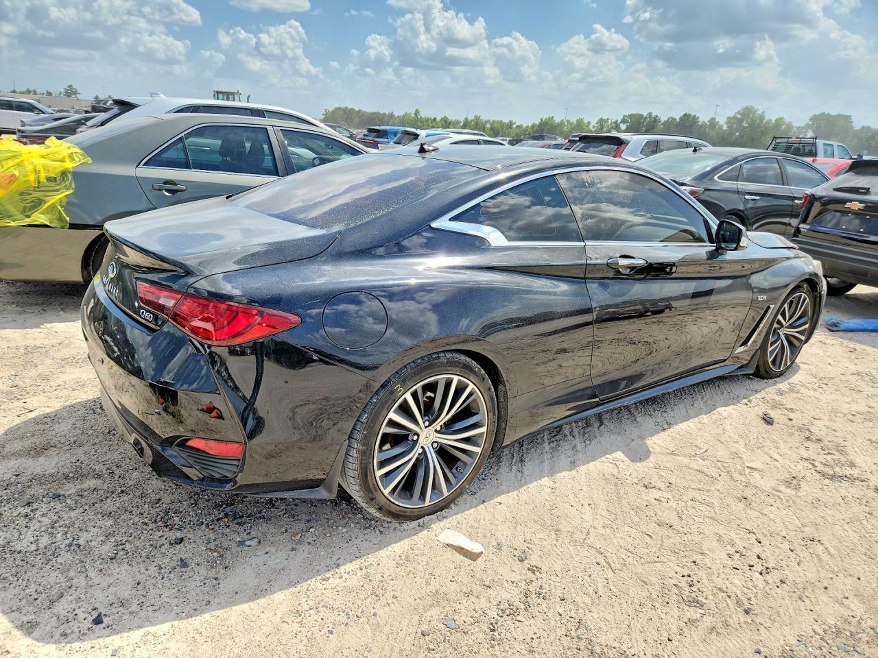 2018 Infiniti Q60 3.0T Luxe - Фото 3