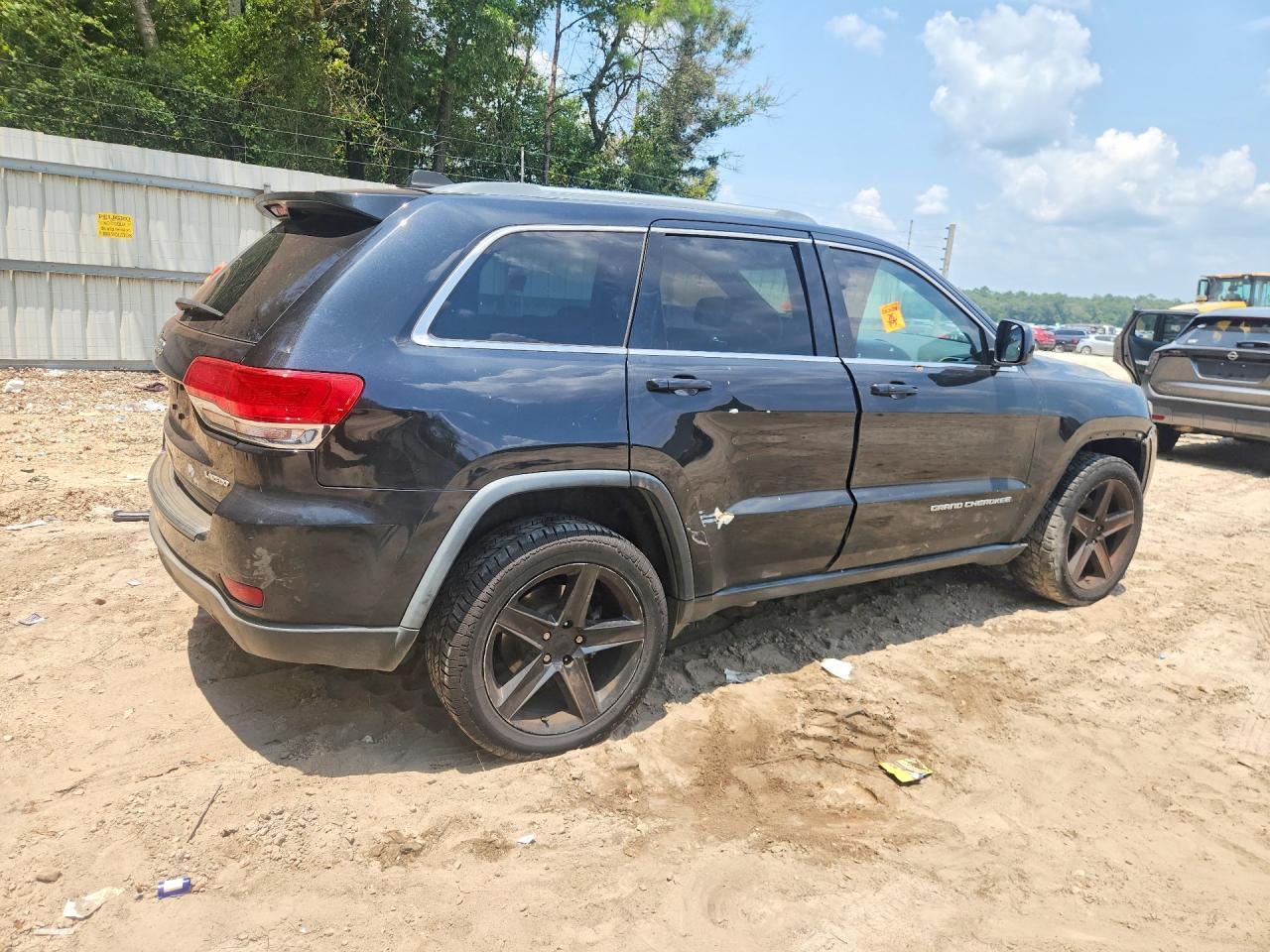 2015 Jeep Grand Cherokee Laredo - Image 3