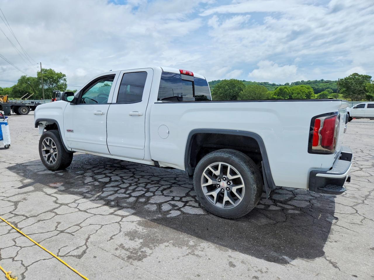 2018 GMC Sierra K1500 Slt - Image 2
