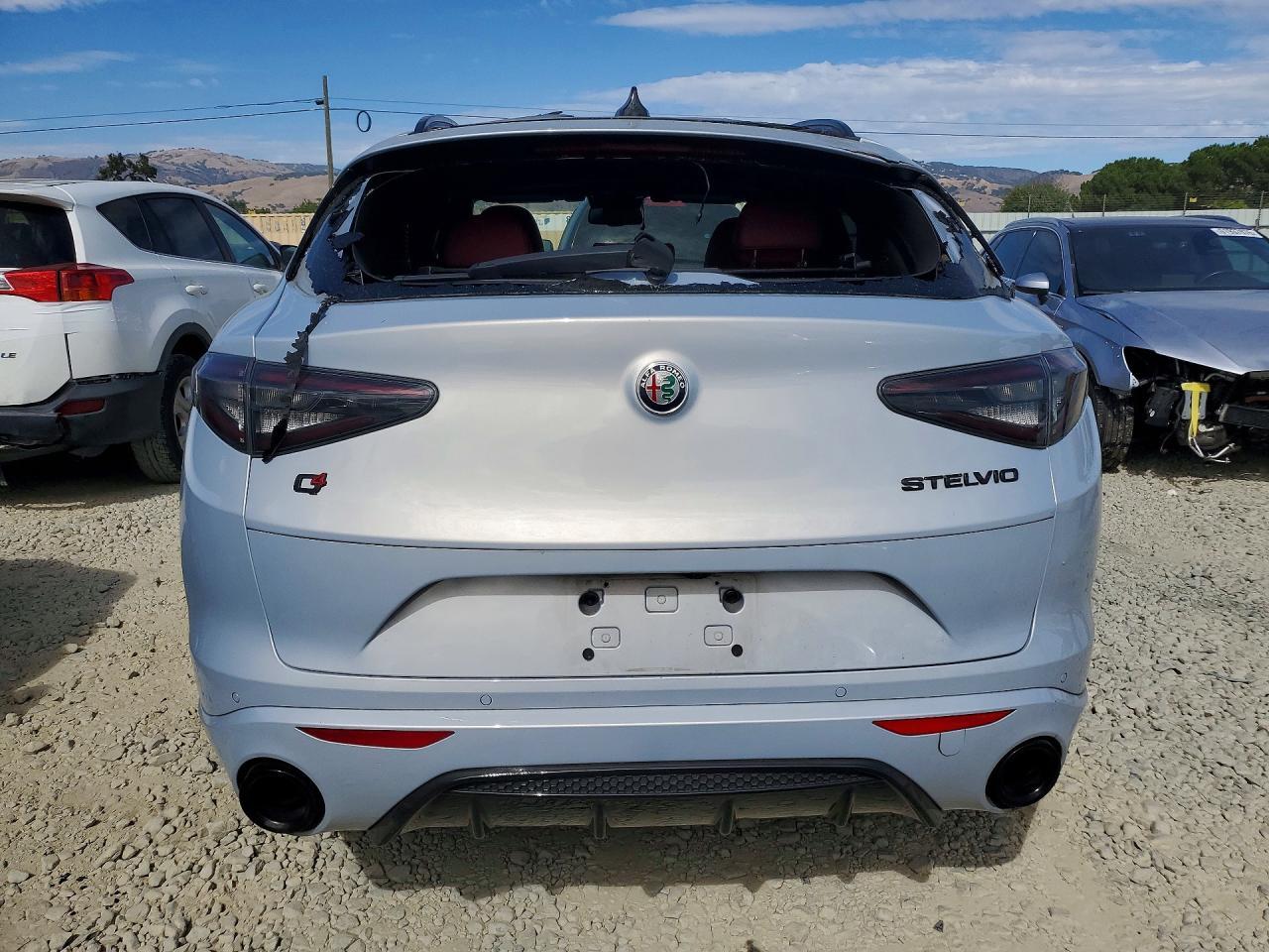 2021 Alfa Romeo Stelvio Ti - Фото 6