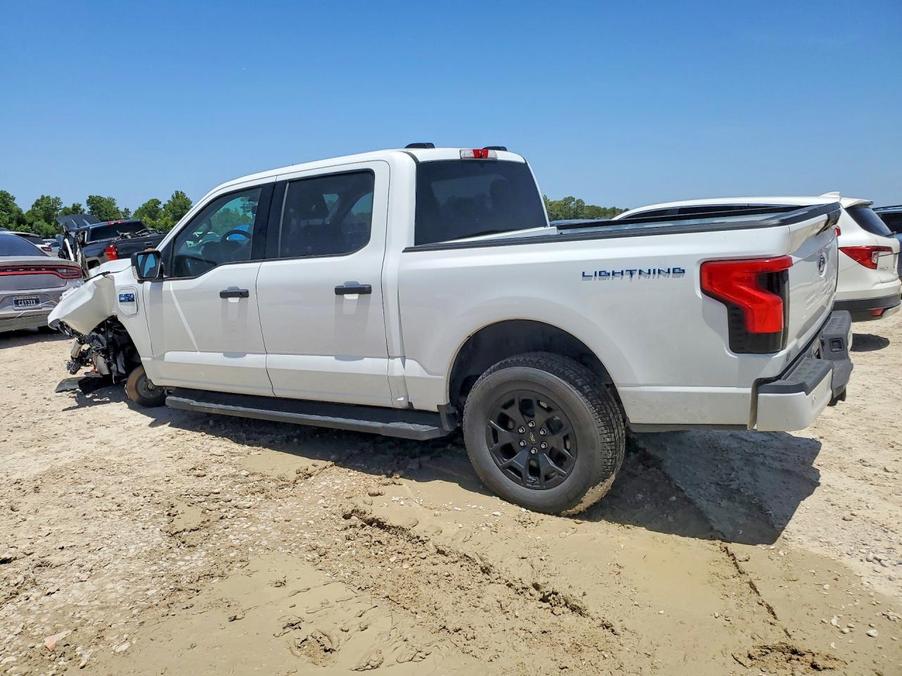 2025 Ford F150 Lightning Xlt - Фото 2