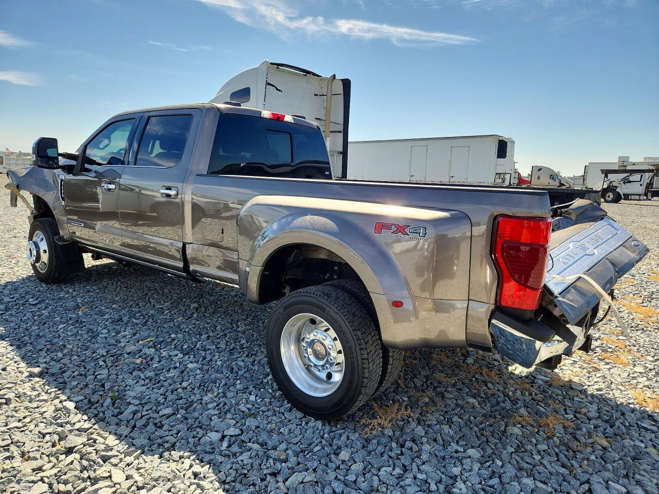 2022 Ford F450 Super Duty - Image 2