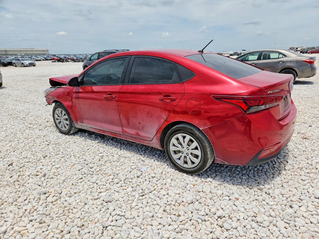 2021 Hyundai Accent Se - Фото 2