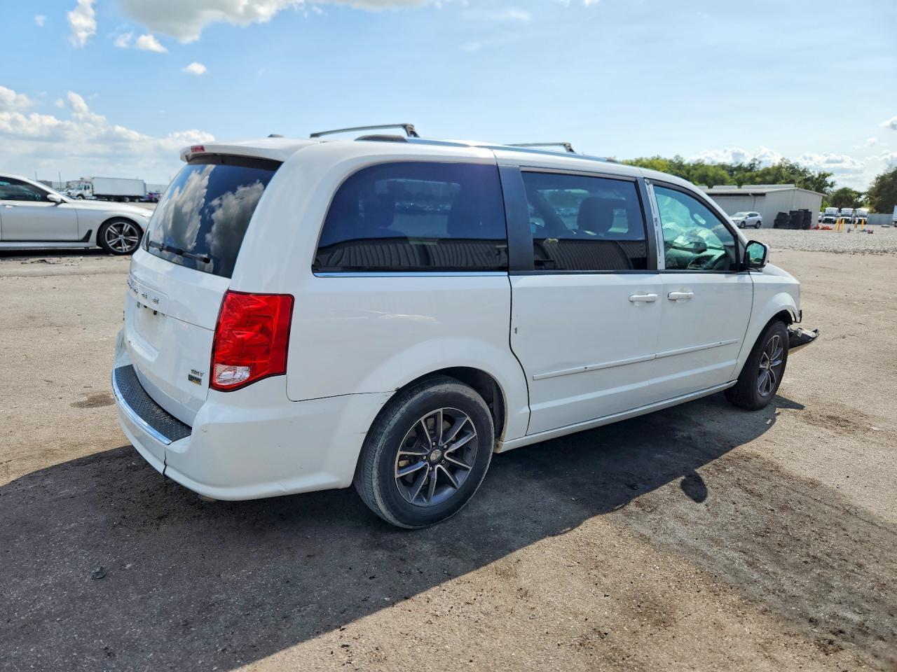 2017 Dodge Grand Caravan Sxt - Фото 3