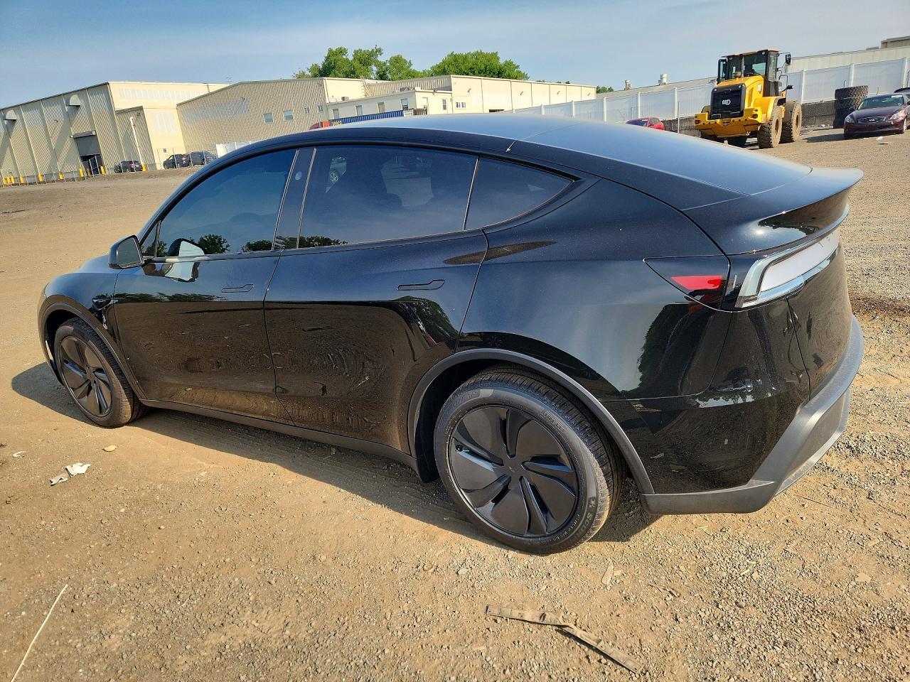 2026 Tesla Model Y - Фото 2