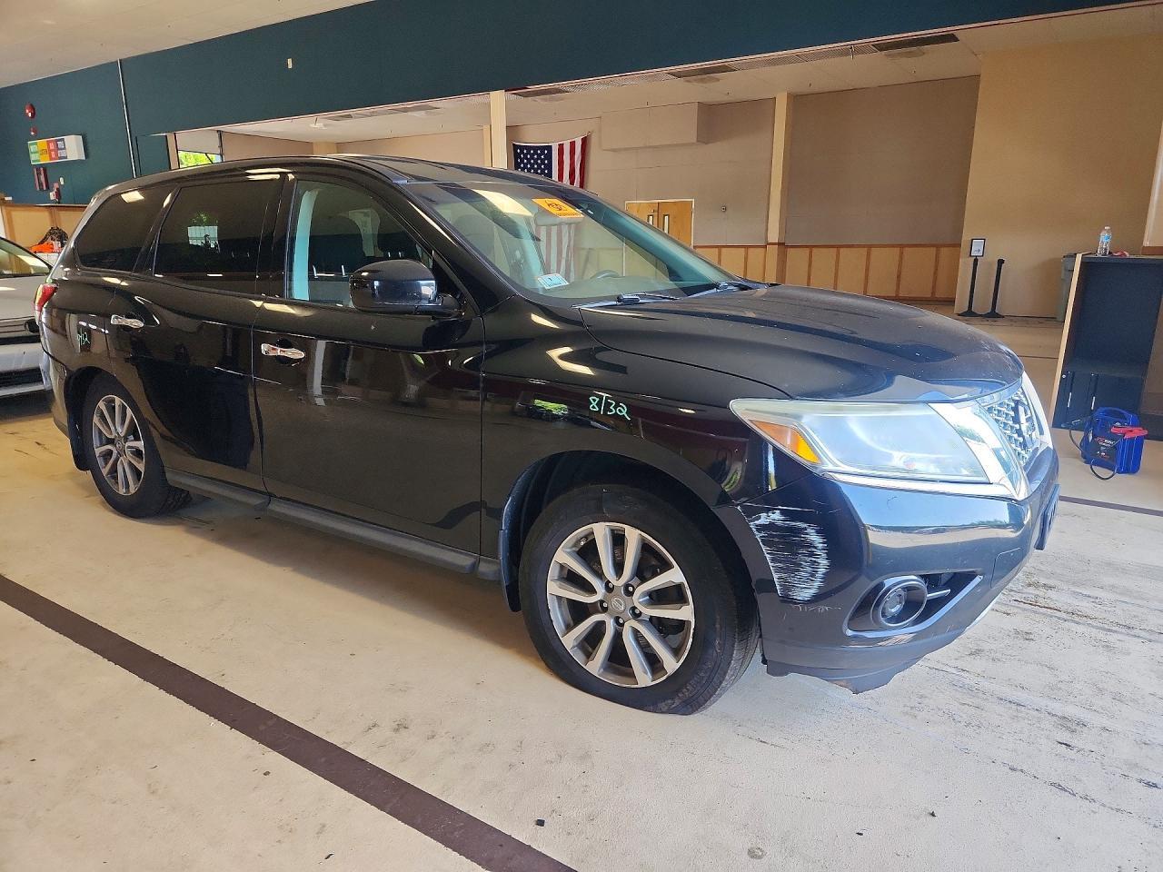2014 Nissan Pathfinder S - Image 4