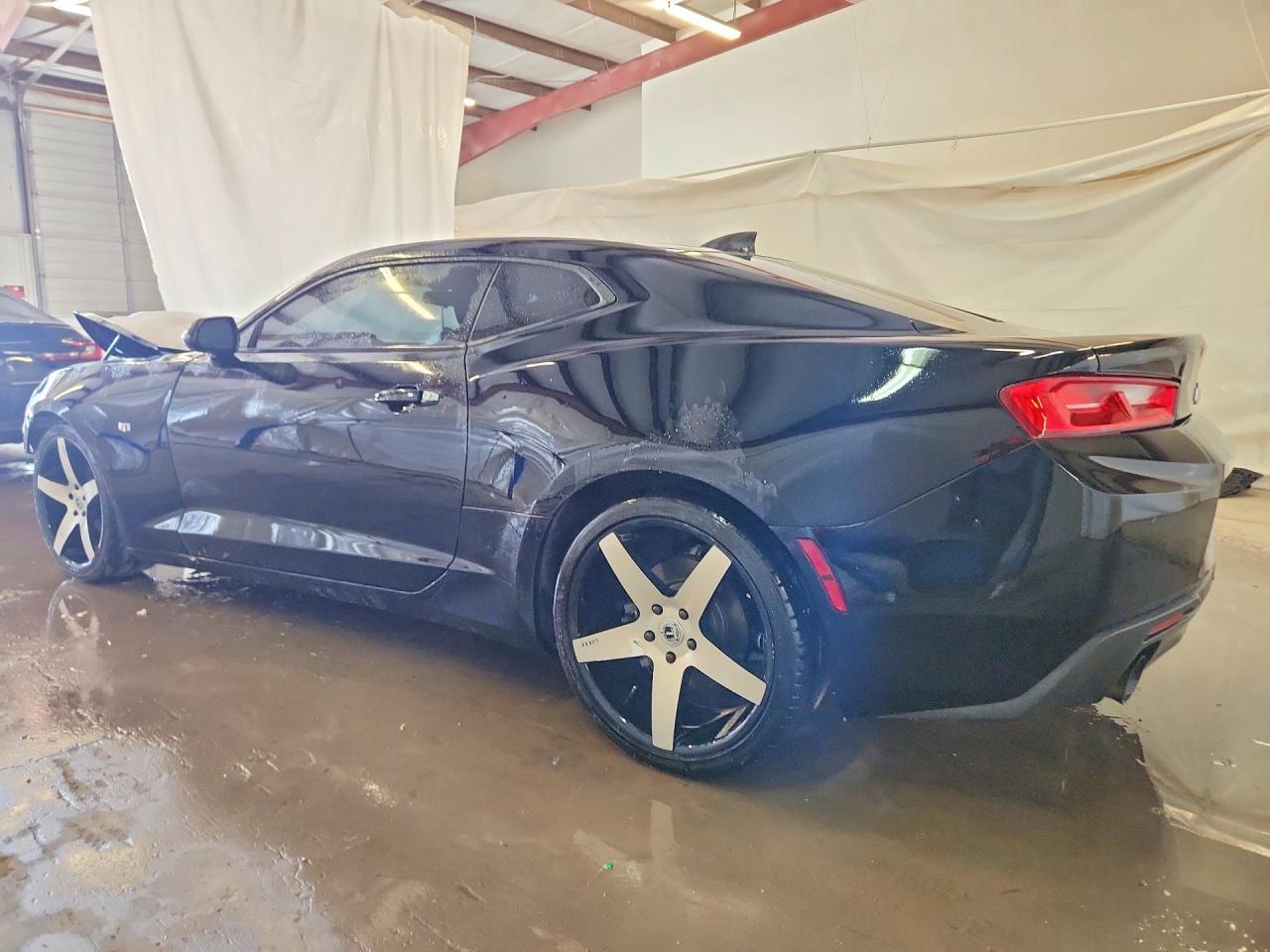 2018 Chevrolet Camaro Lt - Image 2