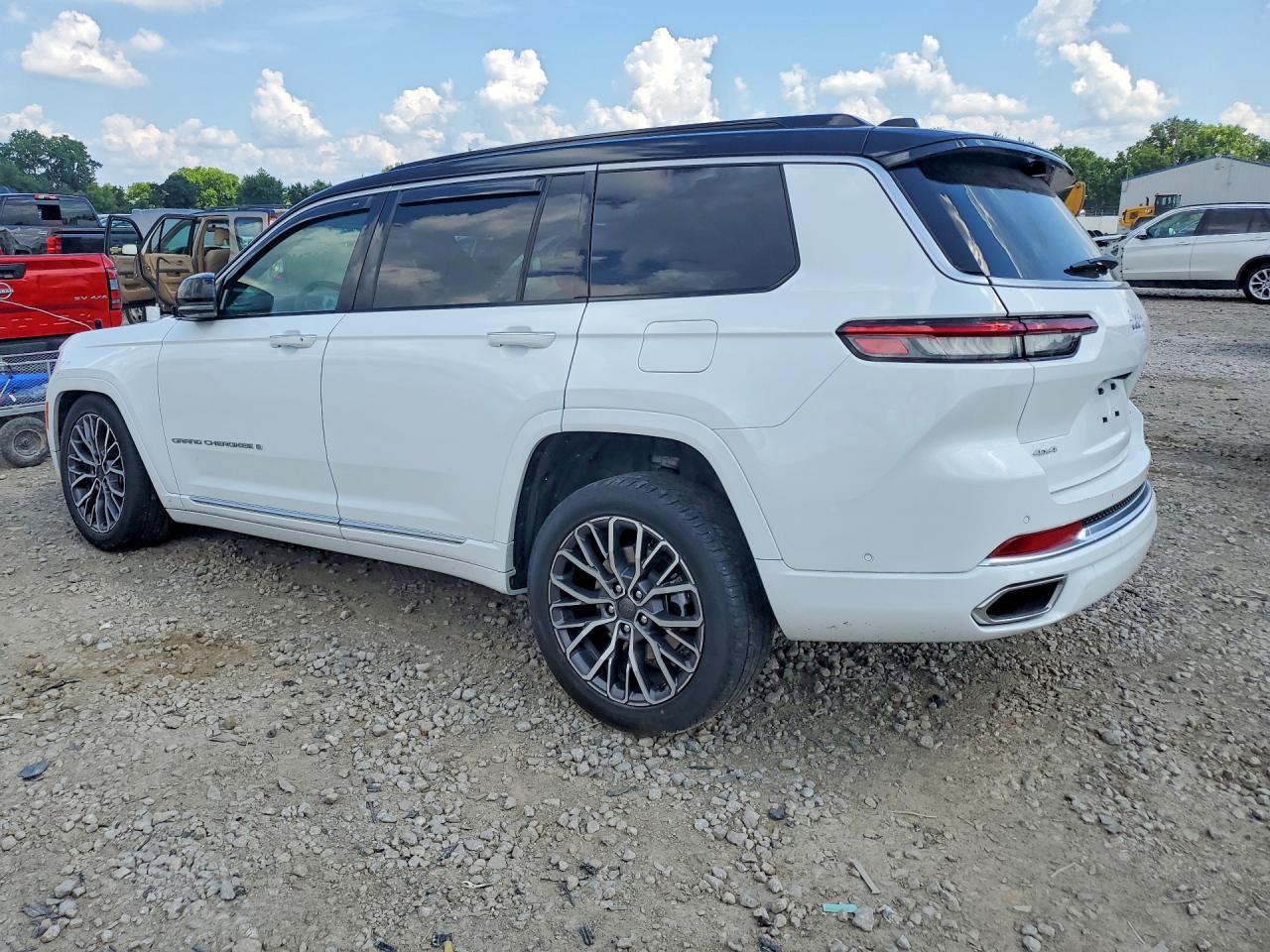 2025 Jeep Grand Cherokee L Summit - Image 2