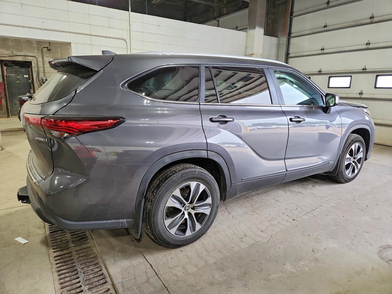 2023 Toyota Highlander Hybrid Xle - Image 3