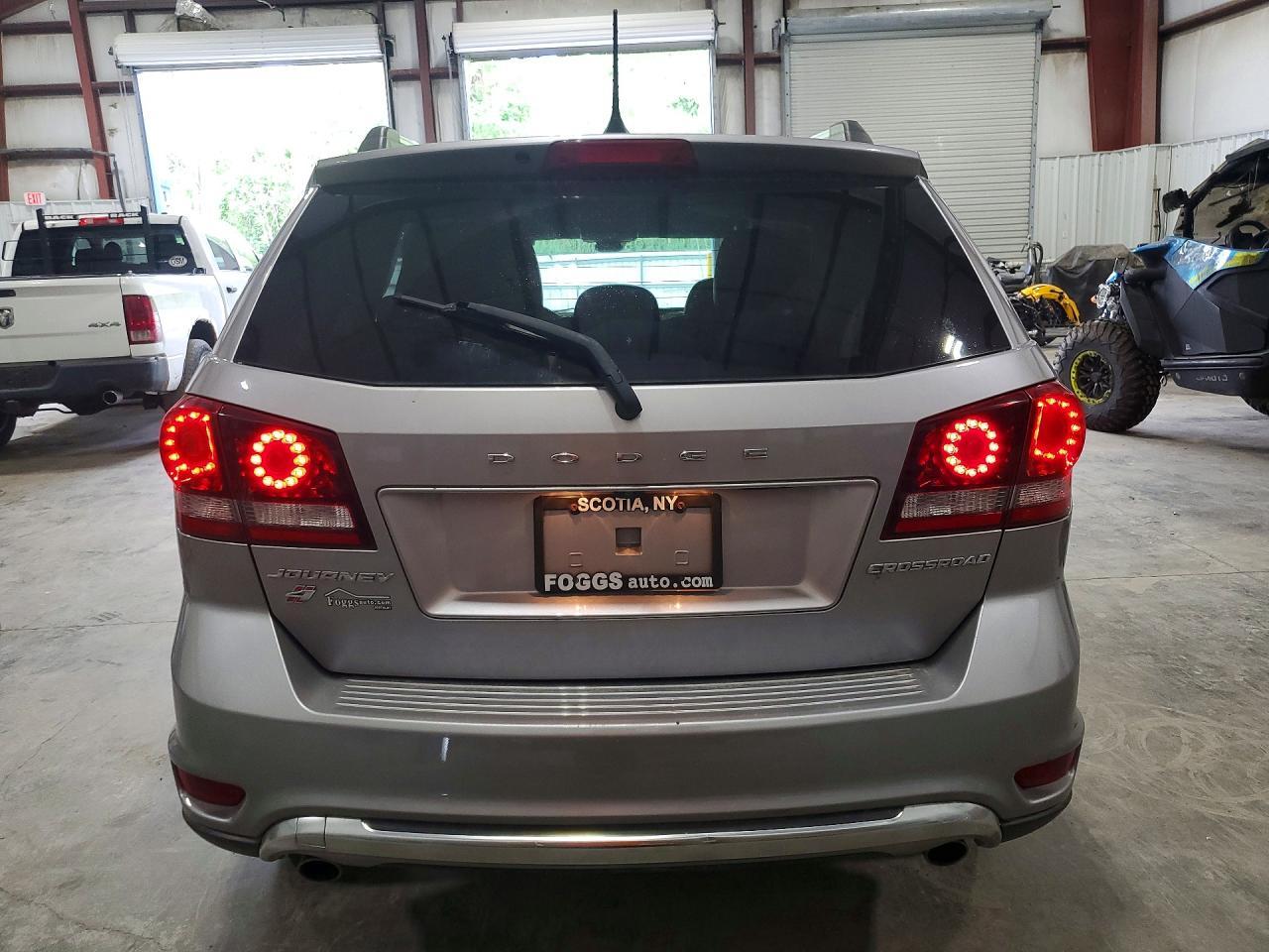 2018 Dodge Journey Crossroad - Image 6