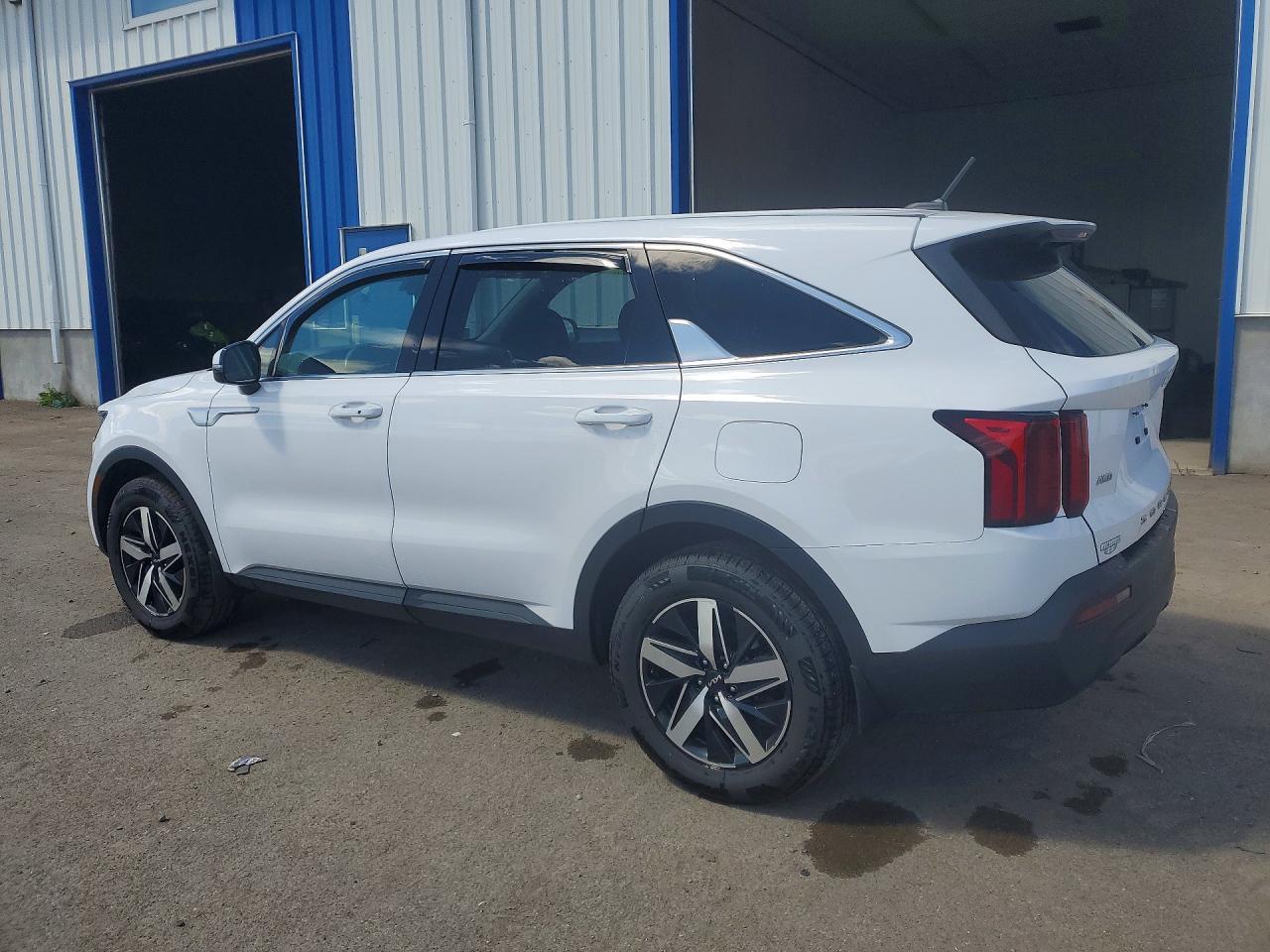 2022 Kia Sorento Lx - Image 2