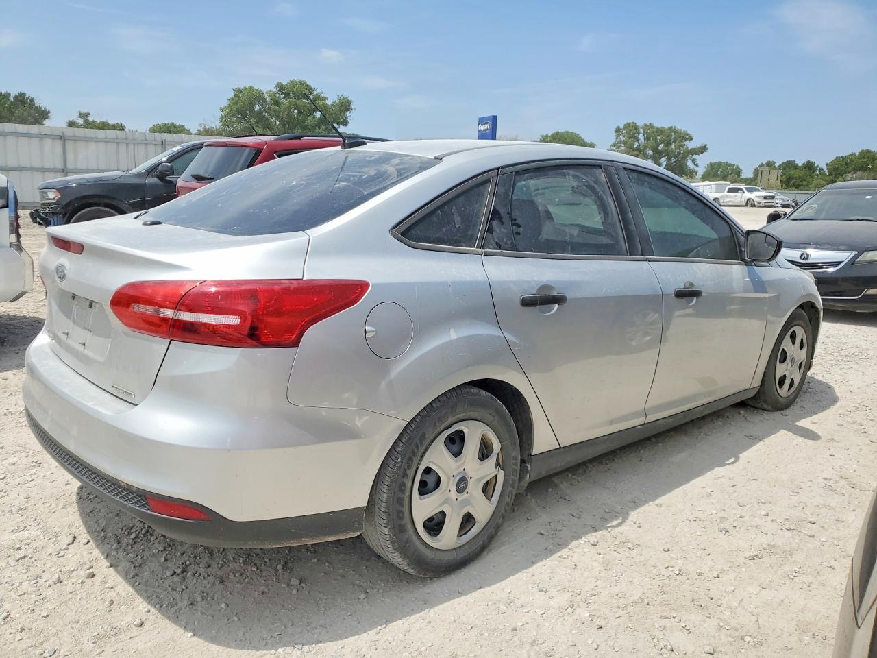 2015 Ford Focus S - Фото 3