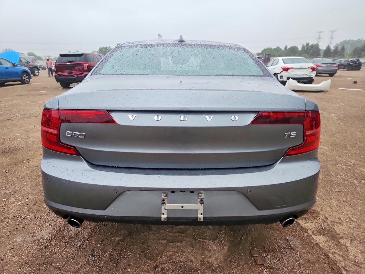 2018 Volvo S90 T5 Momentum - Image 6