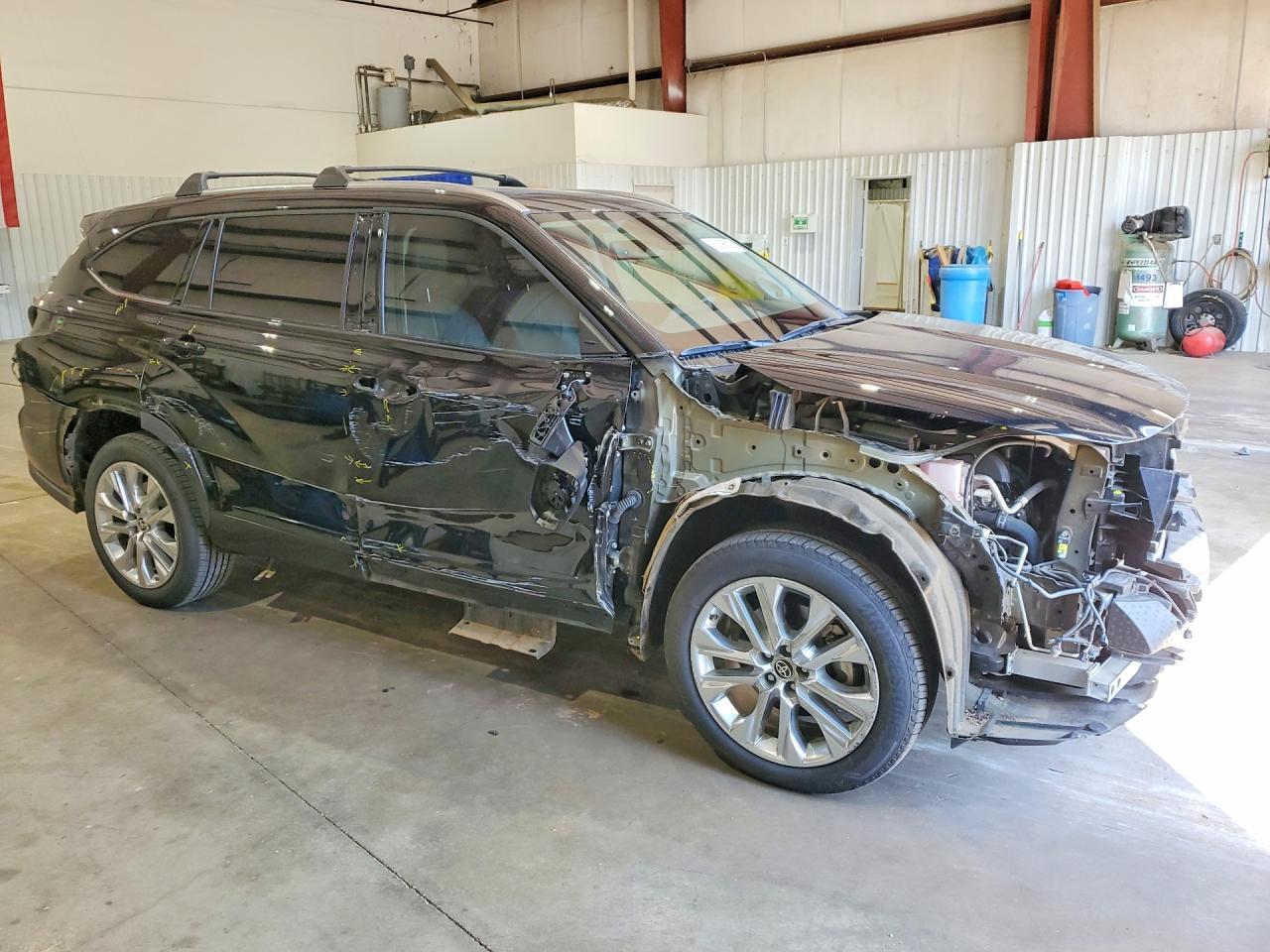 2021 Toyota Highlander Limited - Image 4