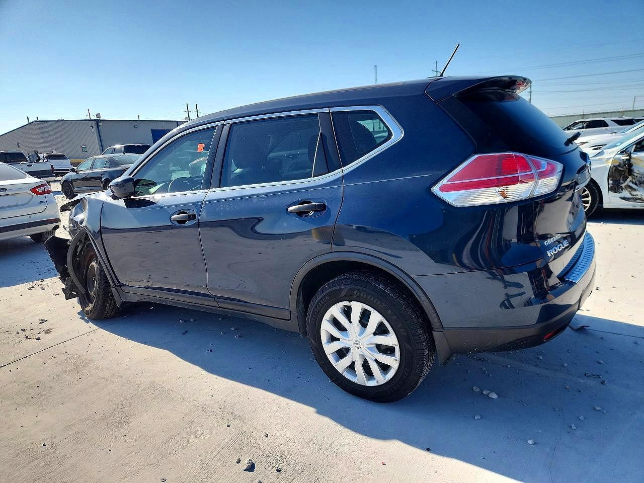 2016 Nissan Rogue S - Фото 2