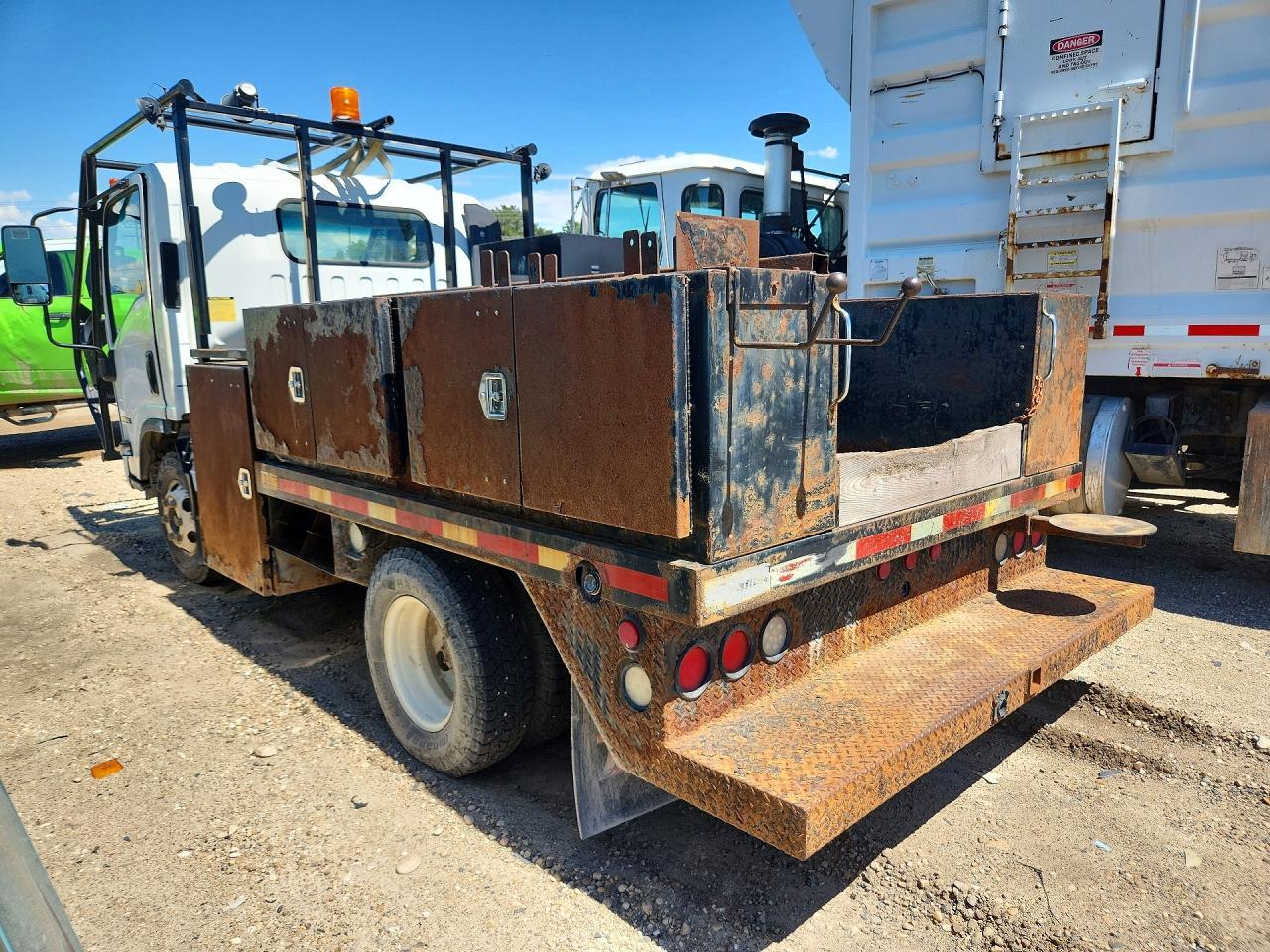 2016 Isuzu Npr Flatbed - Фото 2