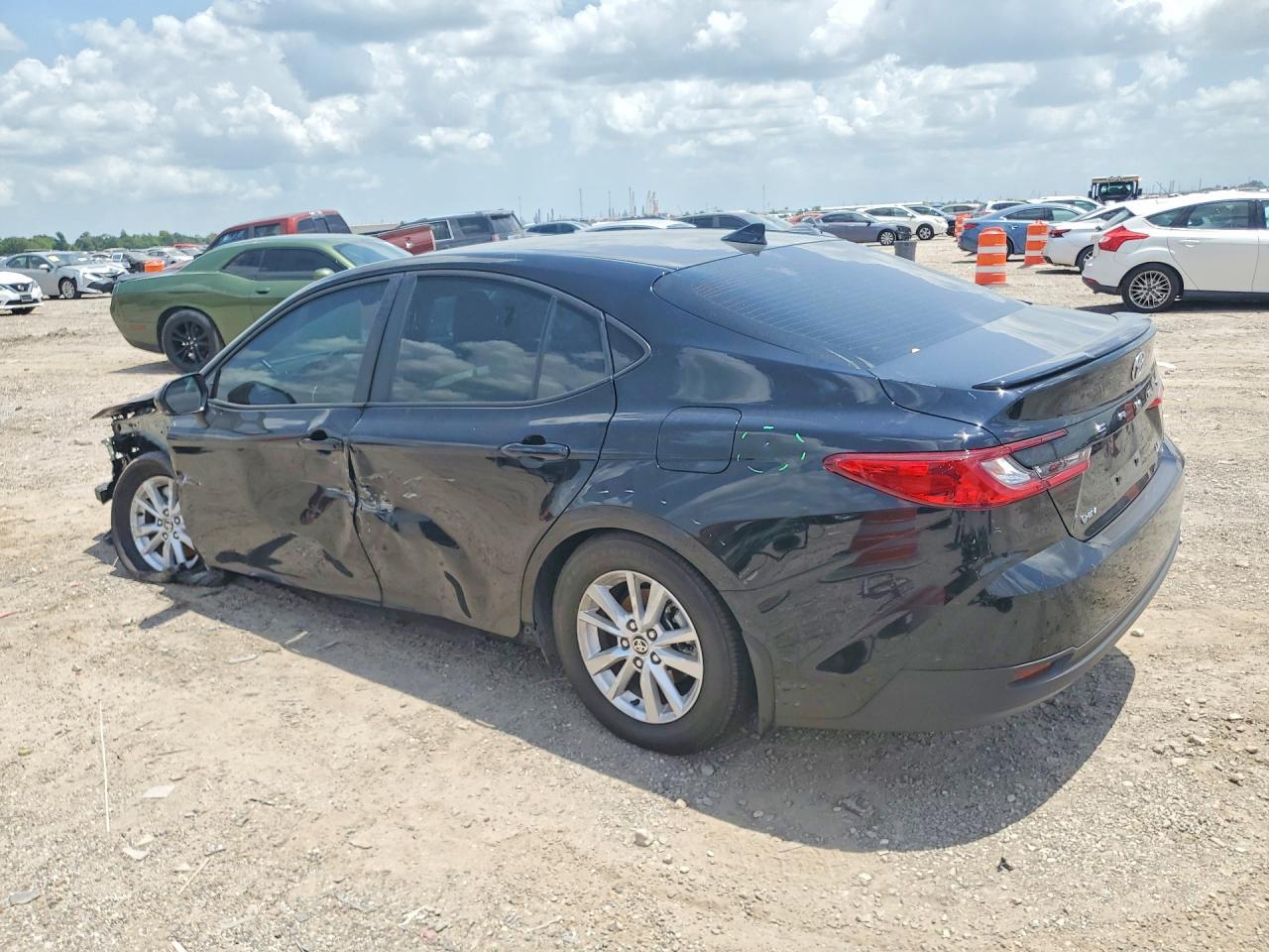 2025 Toyota Camry Le - Фото 2