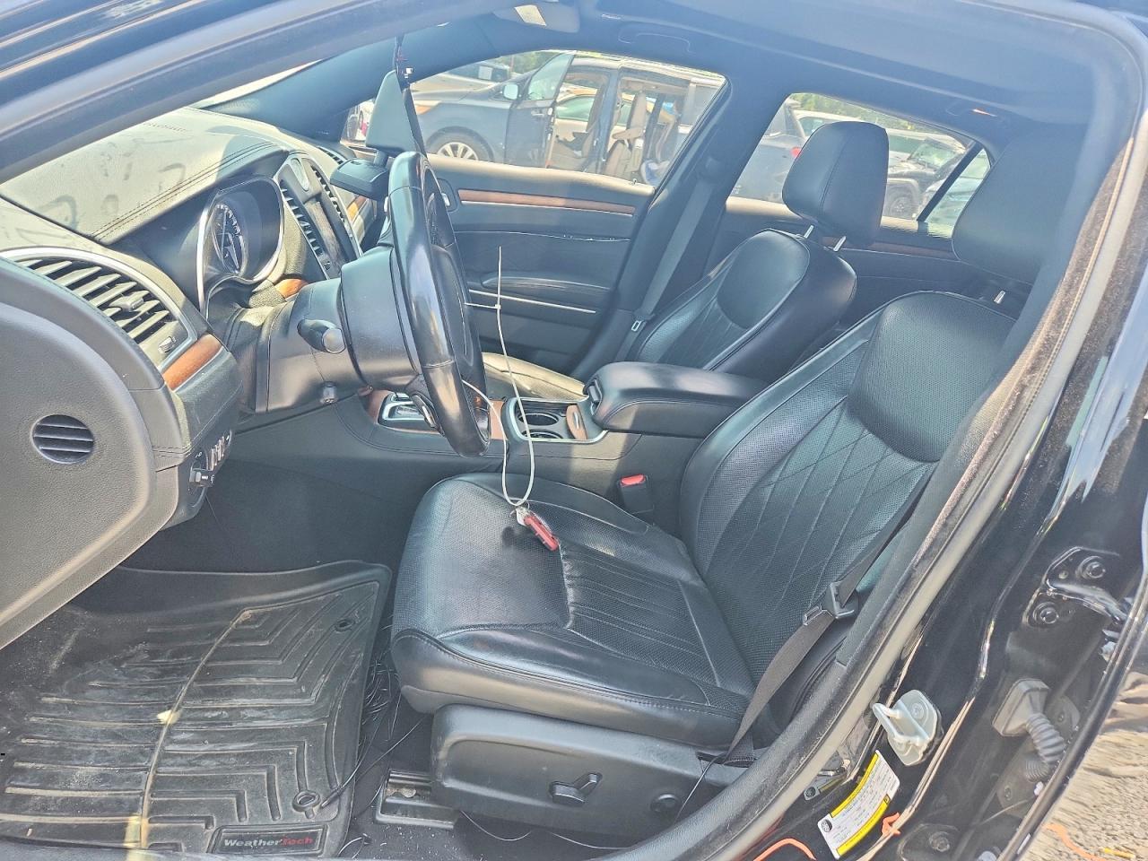 2019 Chrysler 300C - Image 7