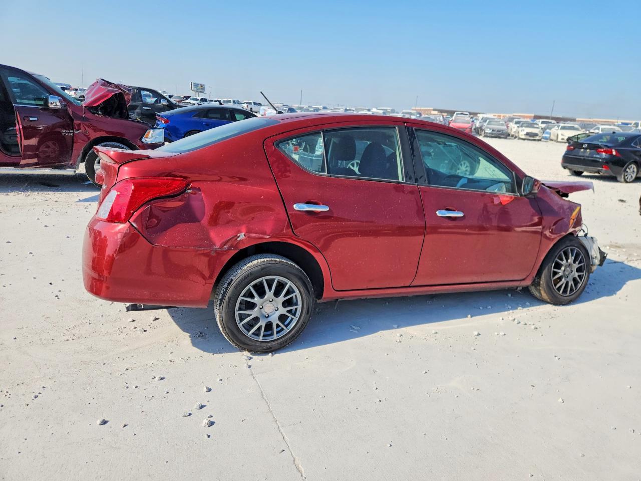 2019 Nissan Versa Sv - Фото 3
