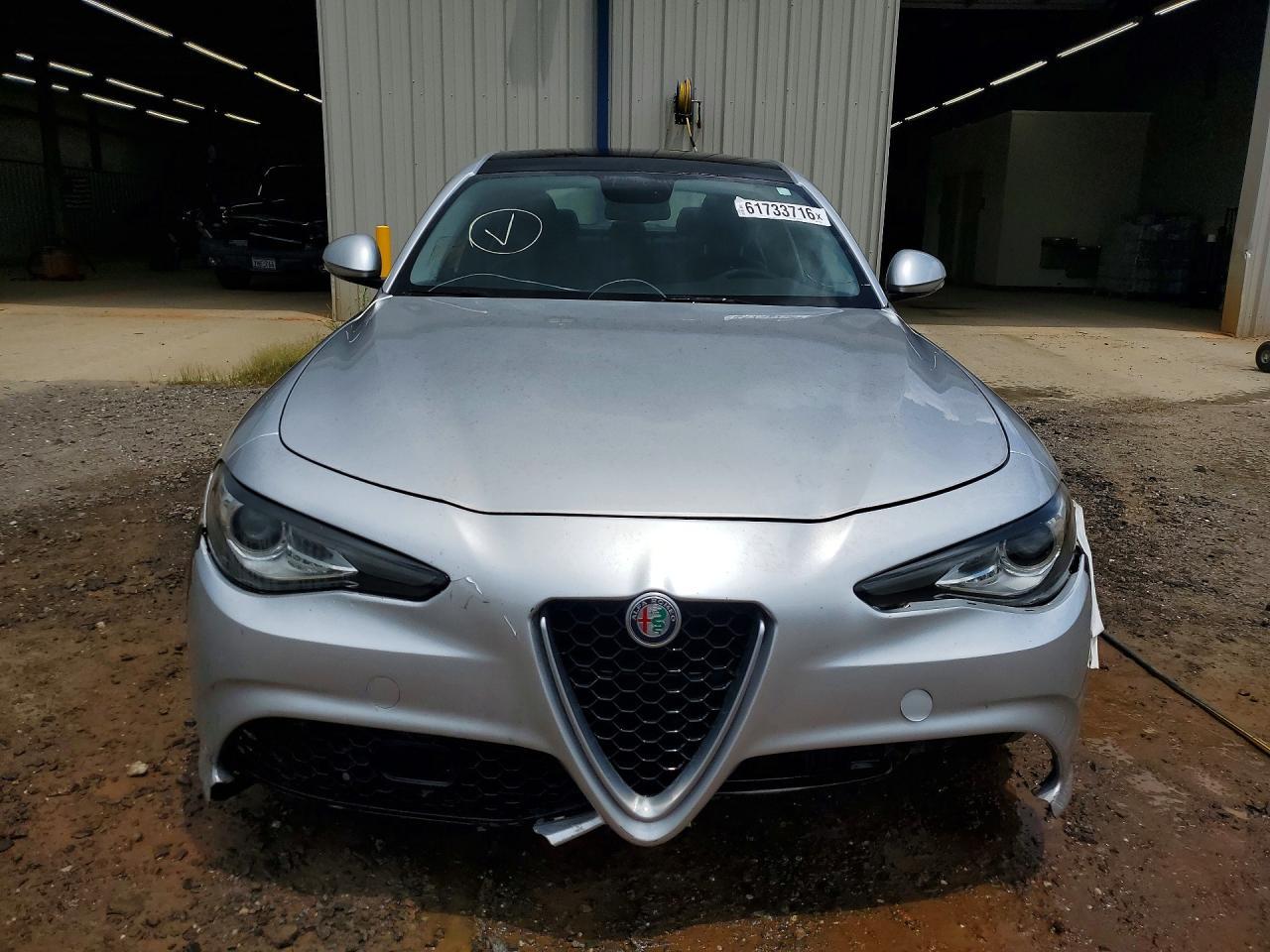 2017 Alfa Romeo Giulia - Image 5