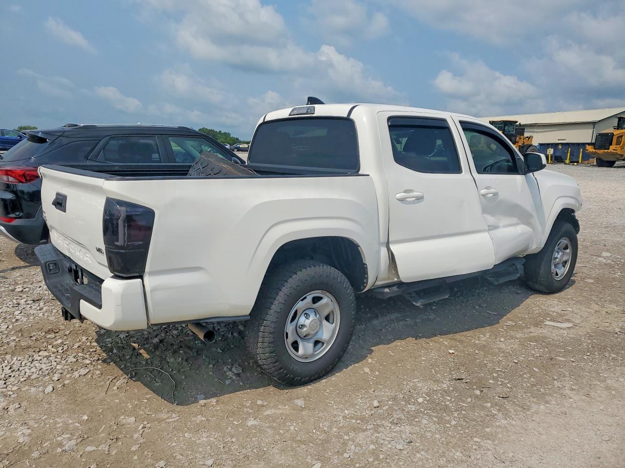 2020 Toyota Tacoma Sr V6 - Фото 3