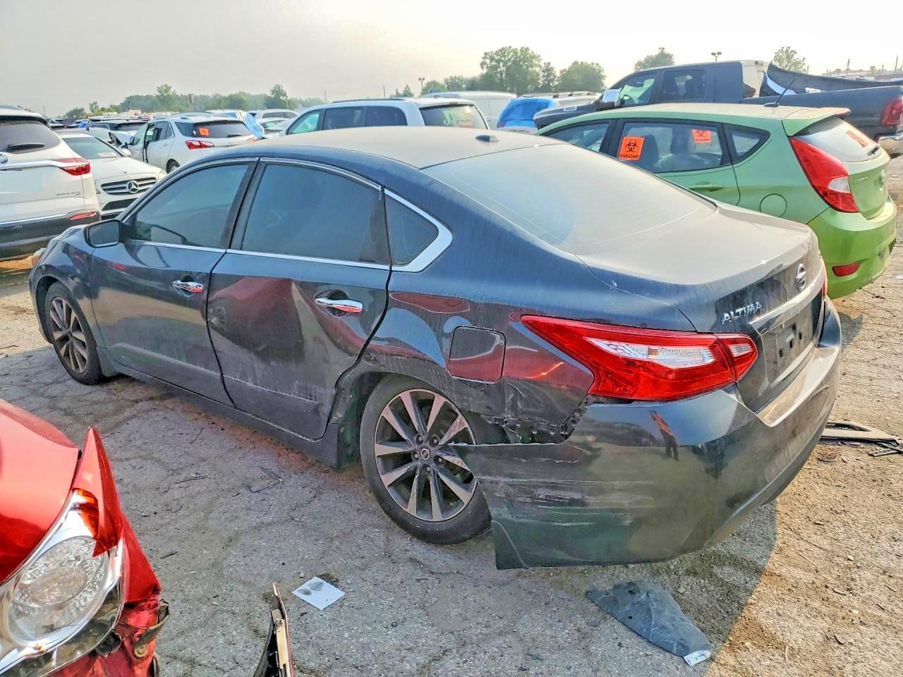 2016 Nissan Altima 2.5 Sv - Image 2
