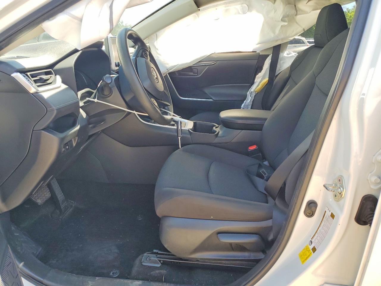 2023 Toyota Rav4 Le - Image 7