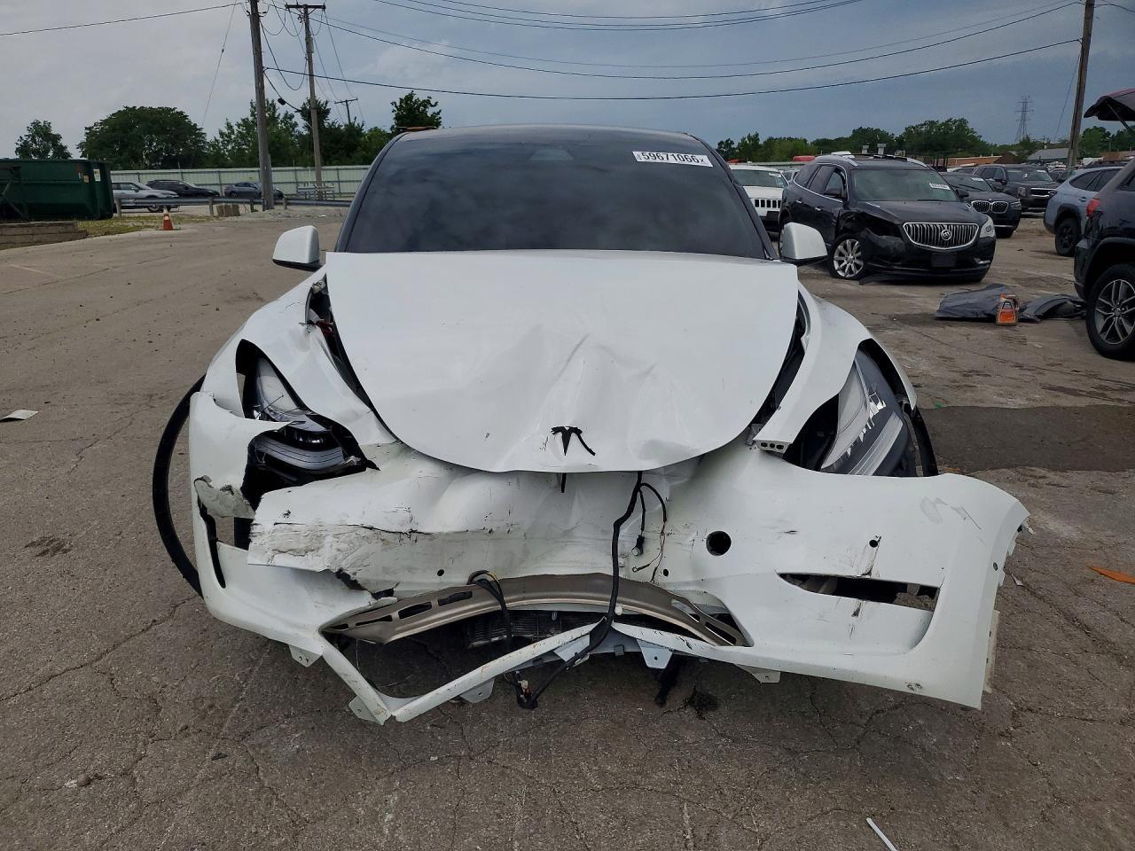 2016 Tesla Model Y - Фото 5