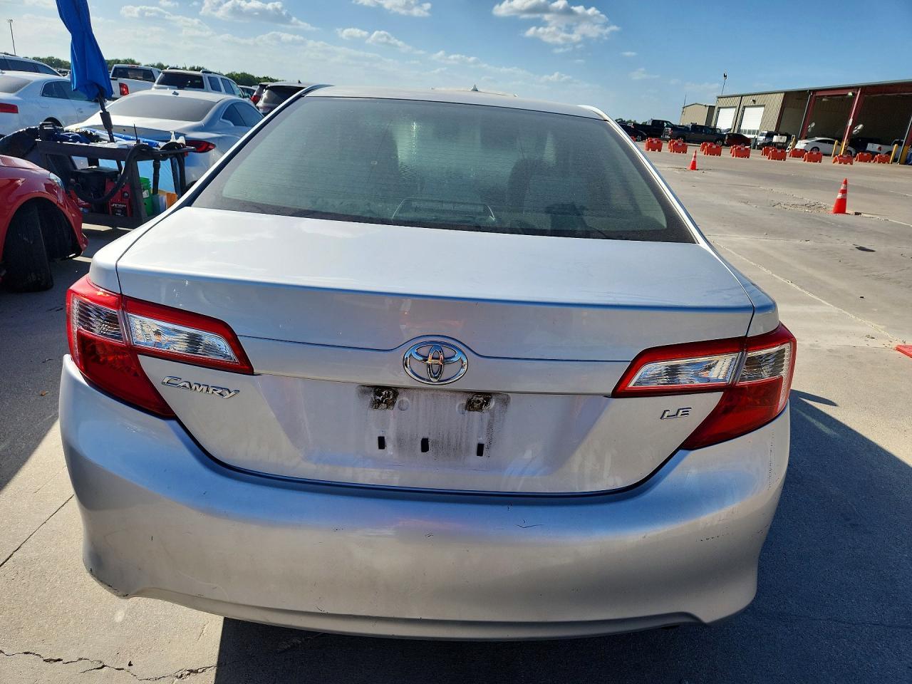2012 Toyota Camry Le - Фото 6