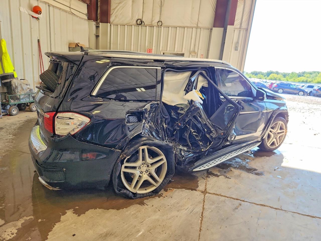 2014 Mercedes-Benz Gl 550 4Matic - Image 3