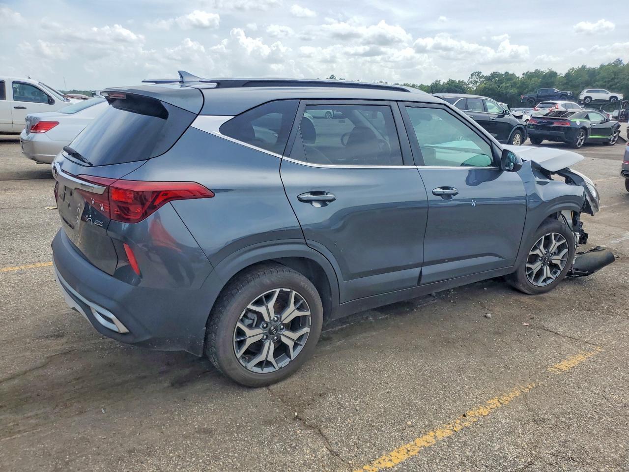 2021 Kia Seltos Ex - Image 3