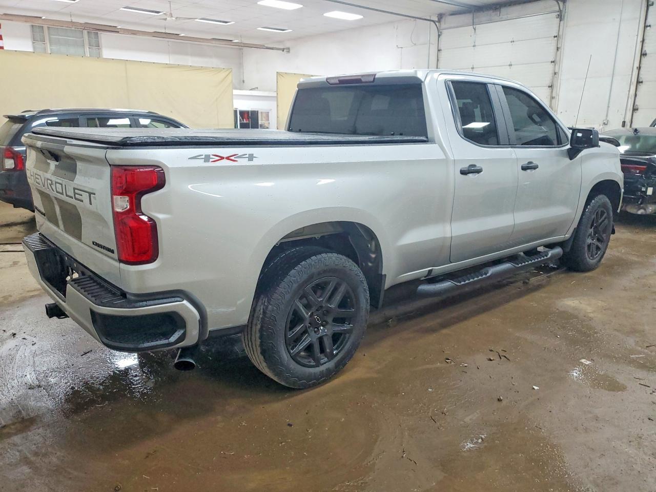 2021 Chevrolet Silverado K1500 Custom - Фото 3