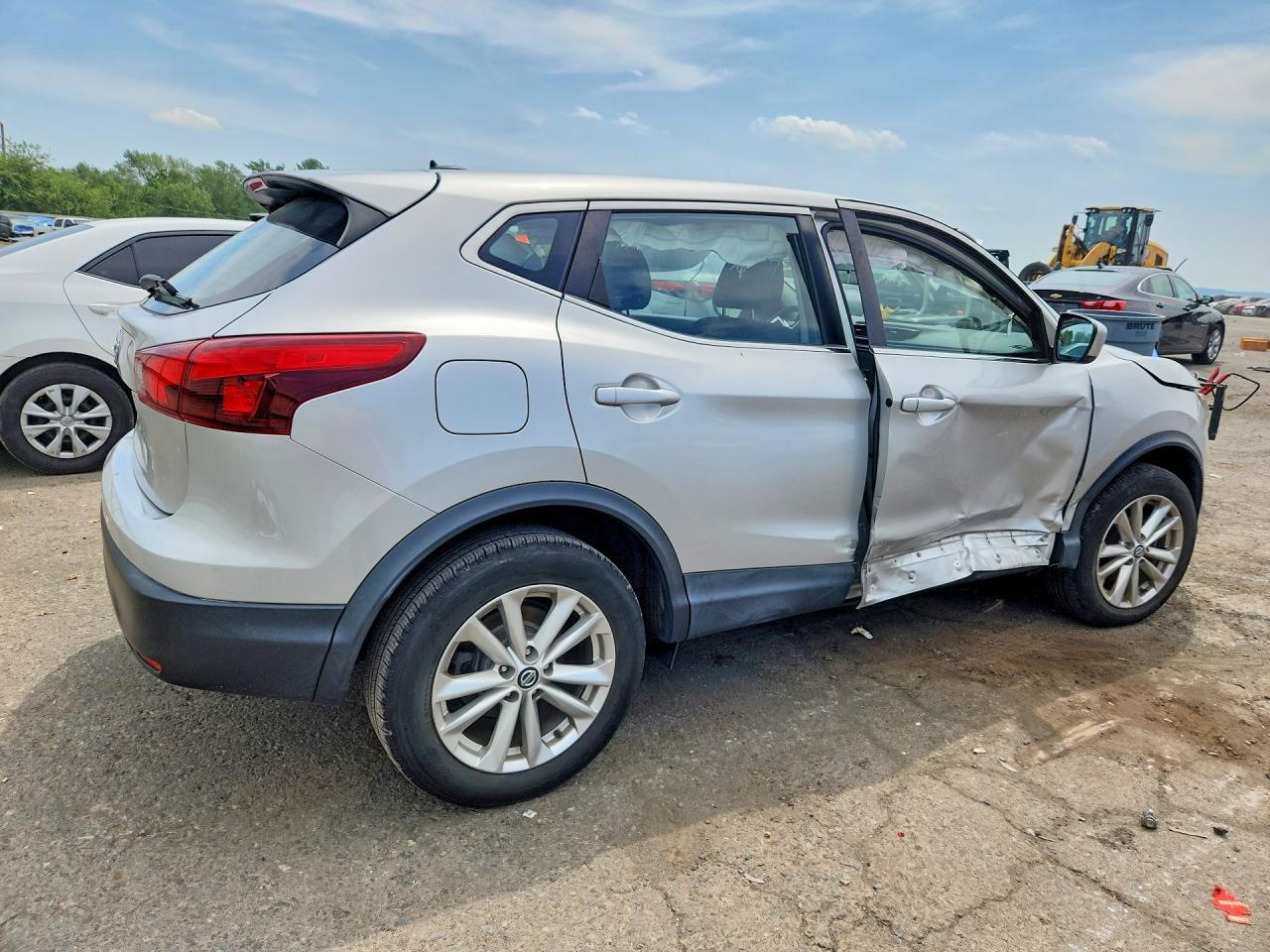 2019 Nissan Rogue Sport S - Фото 3