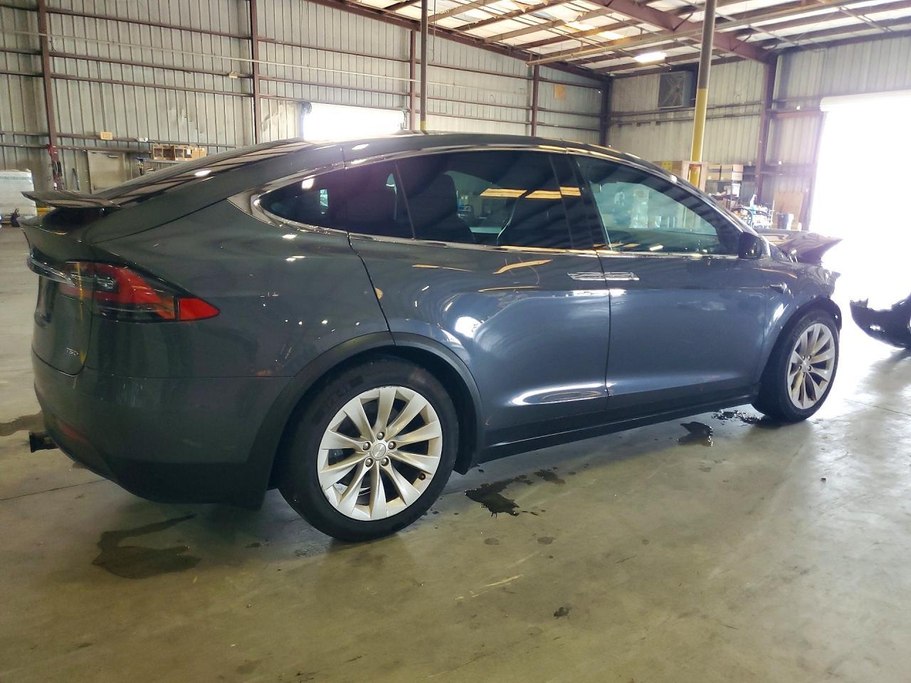 2017 Tesla Model X - Фото 3