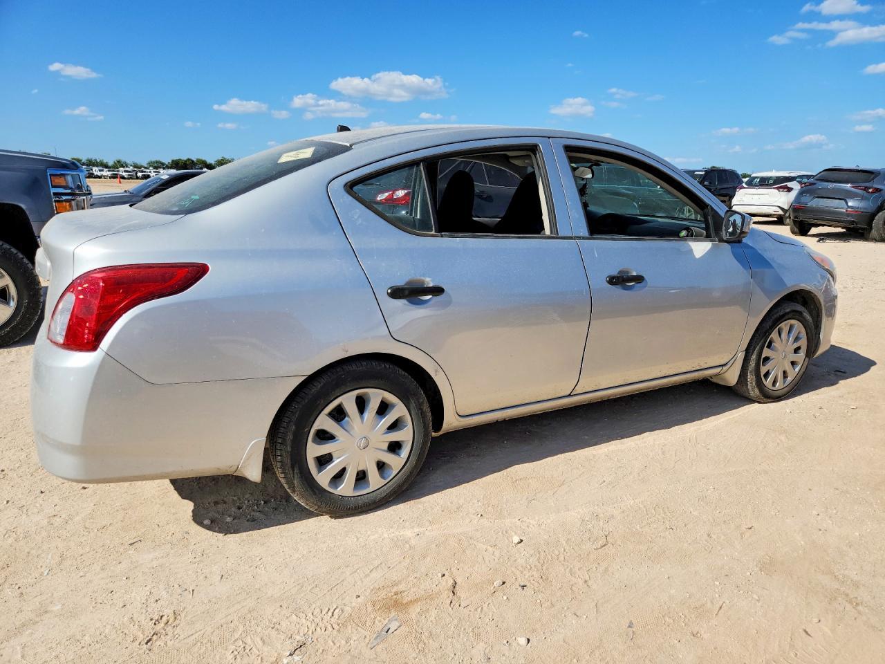 2017 Nissan Versa 1.6 S - Фото 3