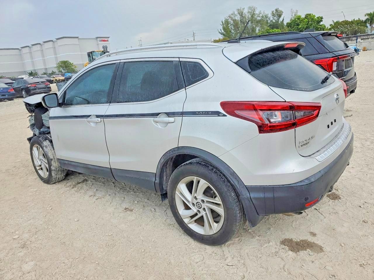 2021 Nissan Rogue Sport Sv - Image 2