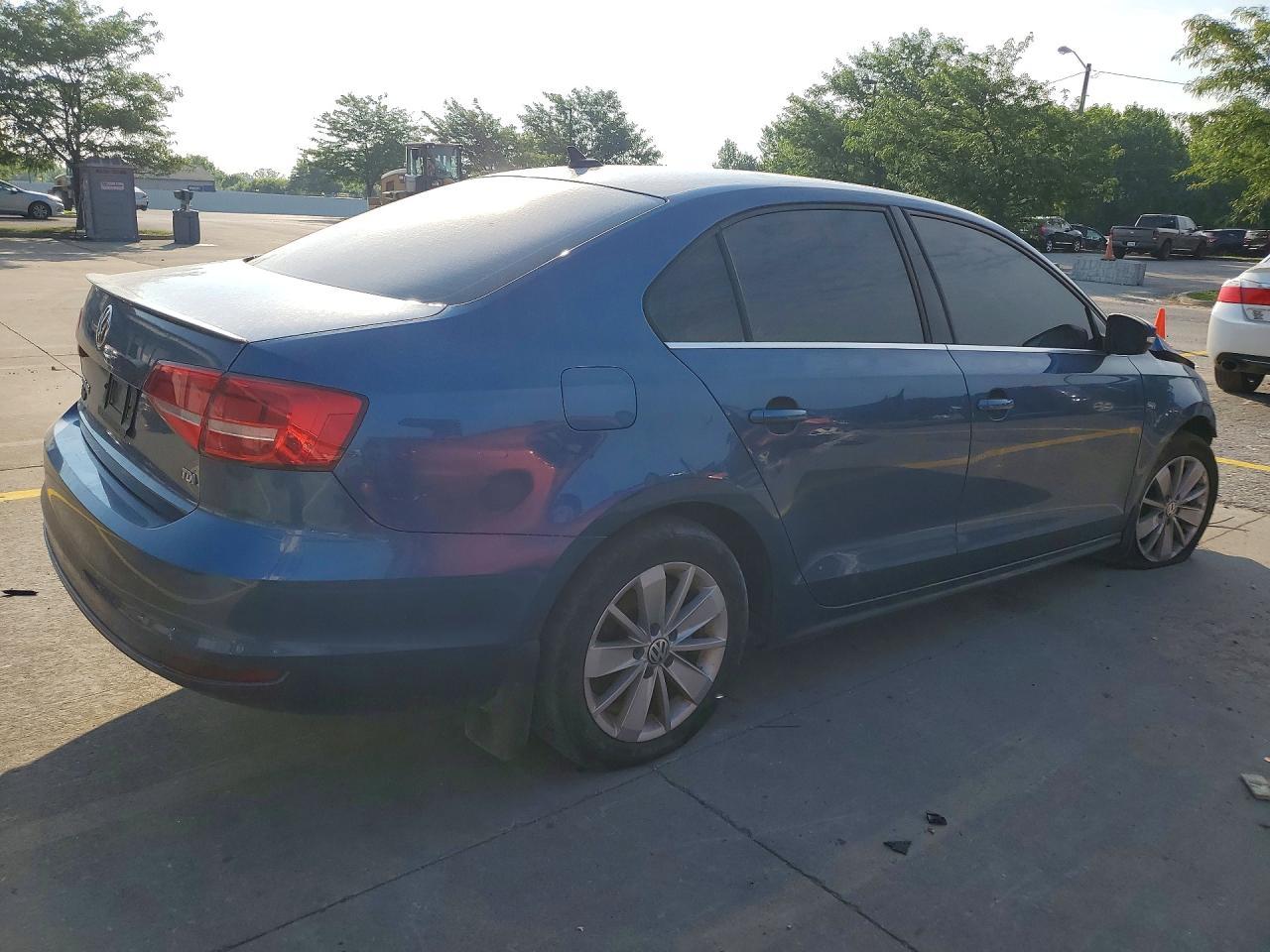 2015 Volkswagen Jetta - Image 3