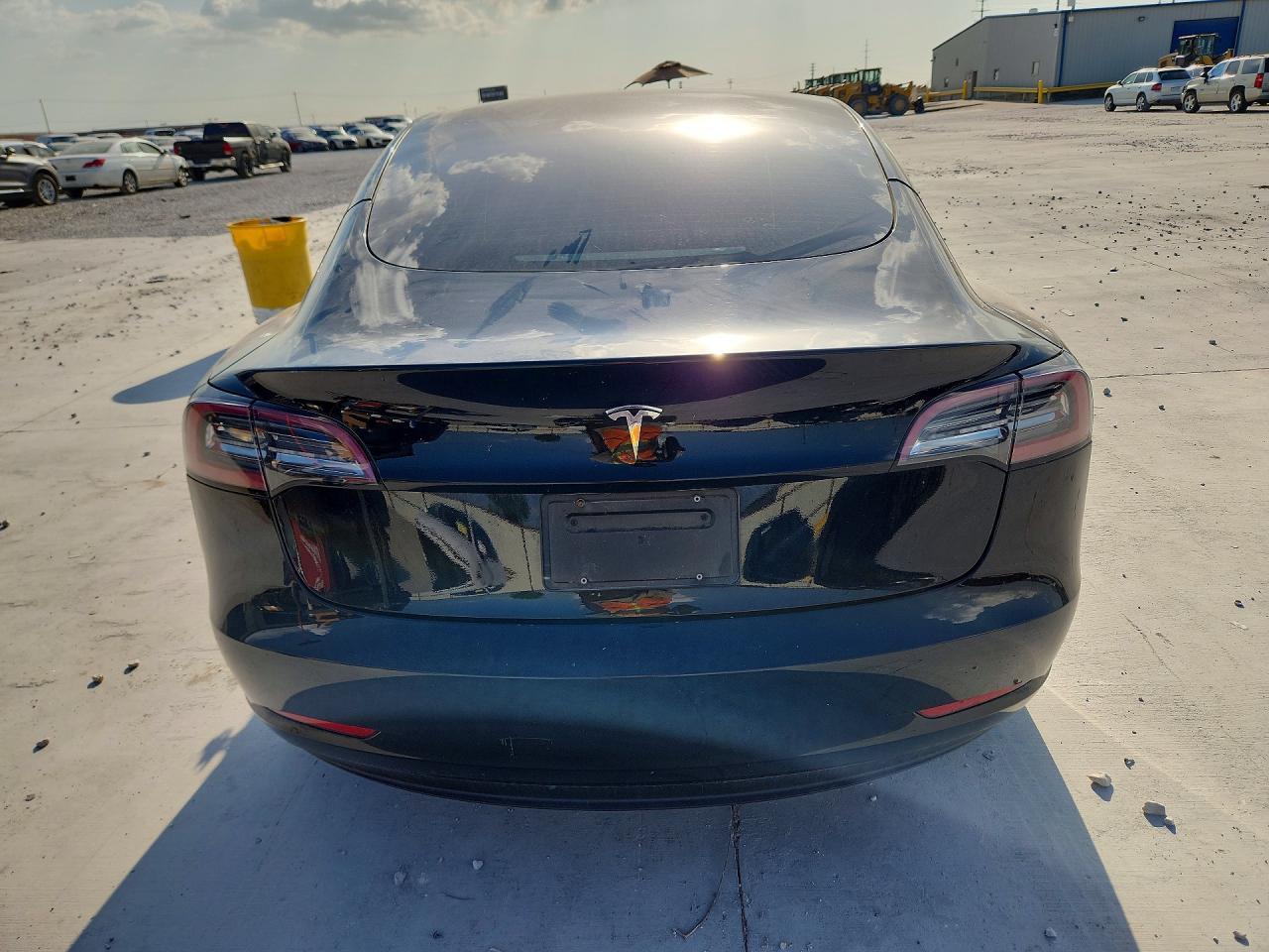 2023 Tesla Model 3 - Фото 6