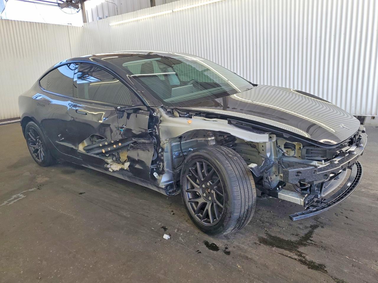 2025 Tesla Model 3 - Фото 4