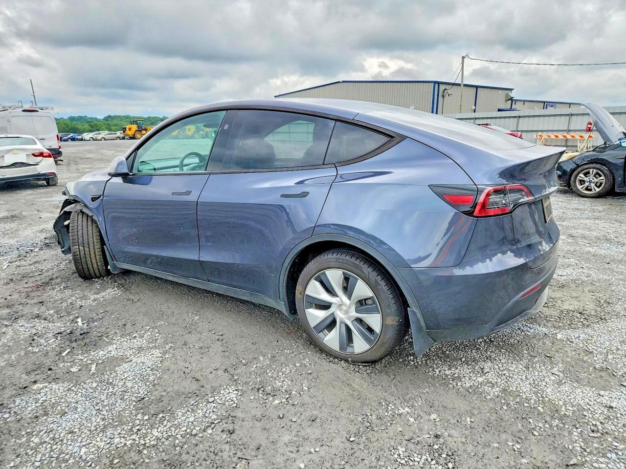 2023 Tesla Model Y - Image 2