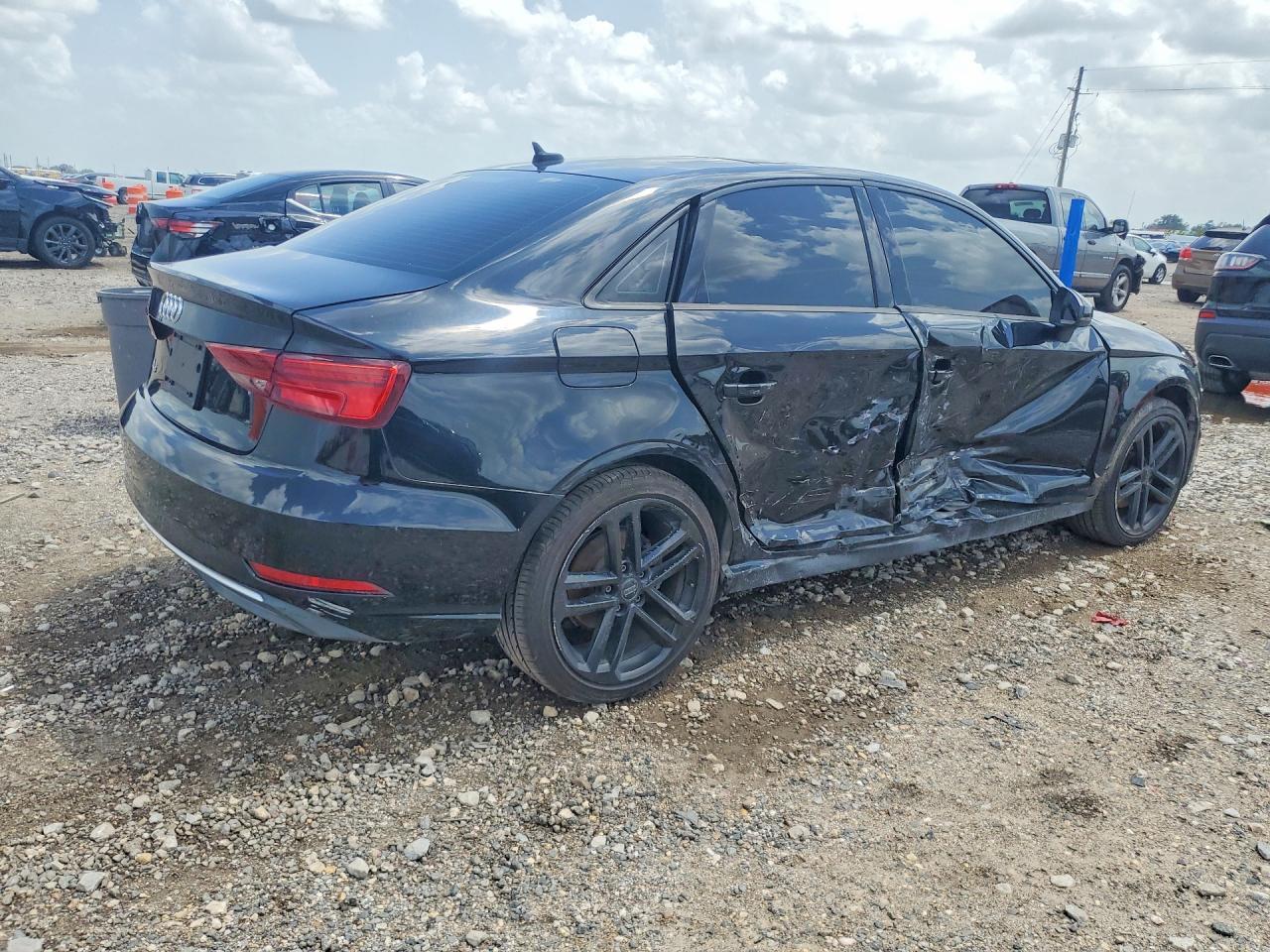 2018 Audi A3 Premium - Фото 3