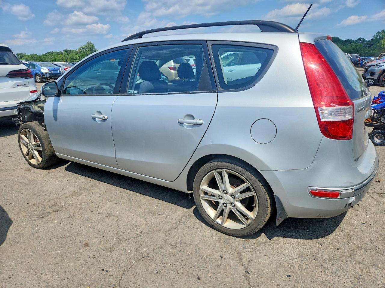 2010 Hyundai Elantra Touring Se - Image 2