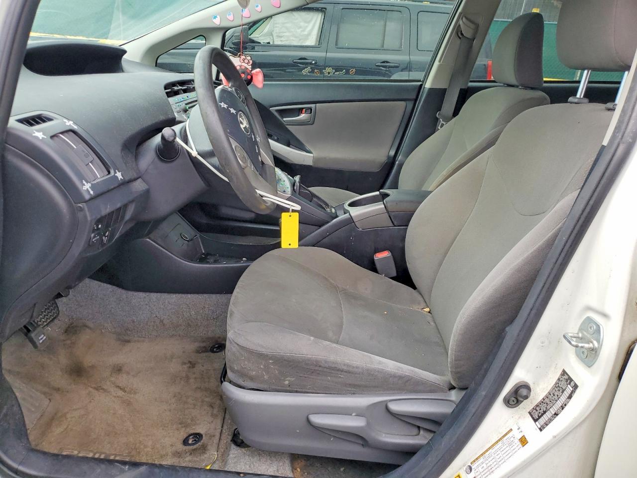 2014 Toyota Prius Three - Image 7